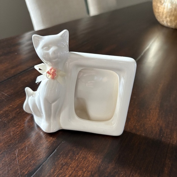 Porcelain White Cat Vintage Ceramic Picture Frame - Picture 1 of 4